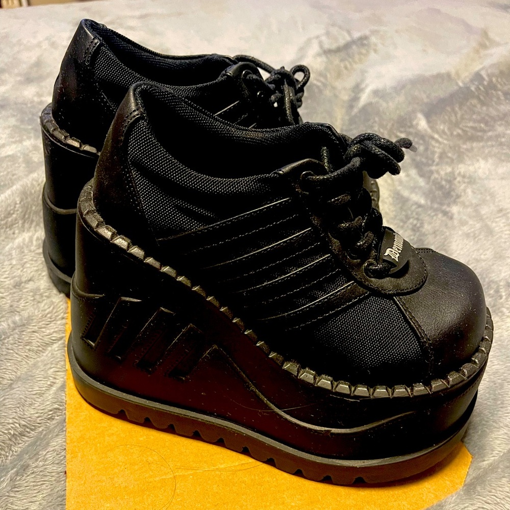 Platform shoes